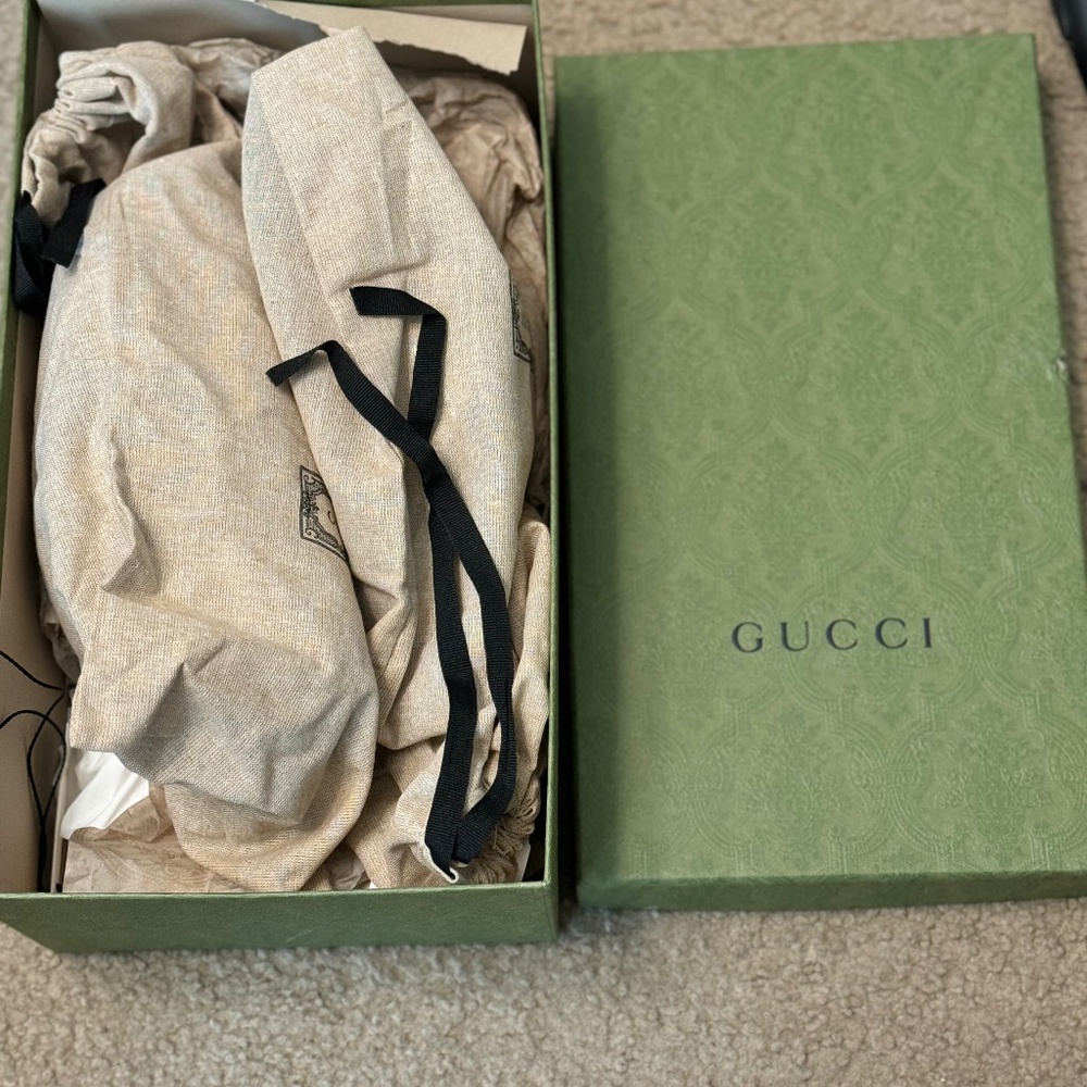NEW Gucci Logo Embossed Leather Sandals-No Returns
